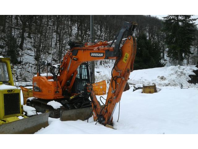 ESCAVATORE DOOSAN 140