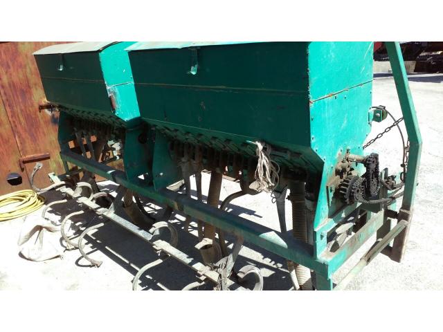 Seminatrice per fave