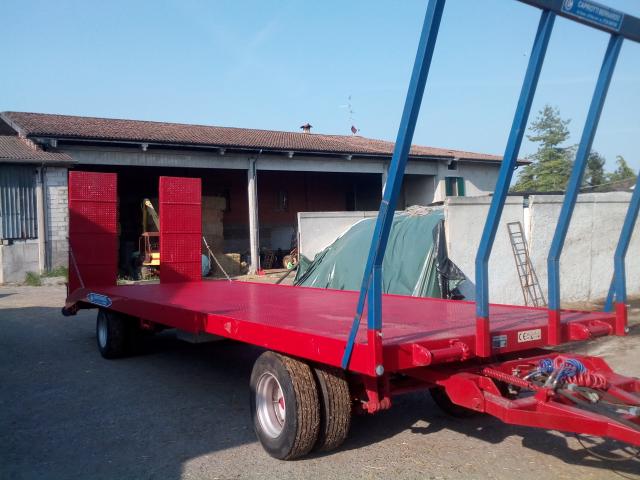 Rimorchio agricolo con rampe